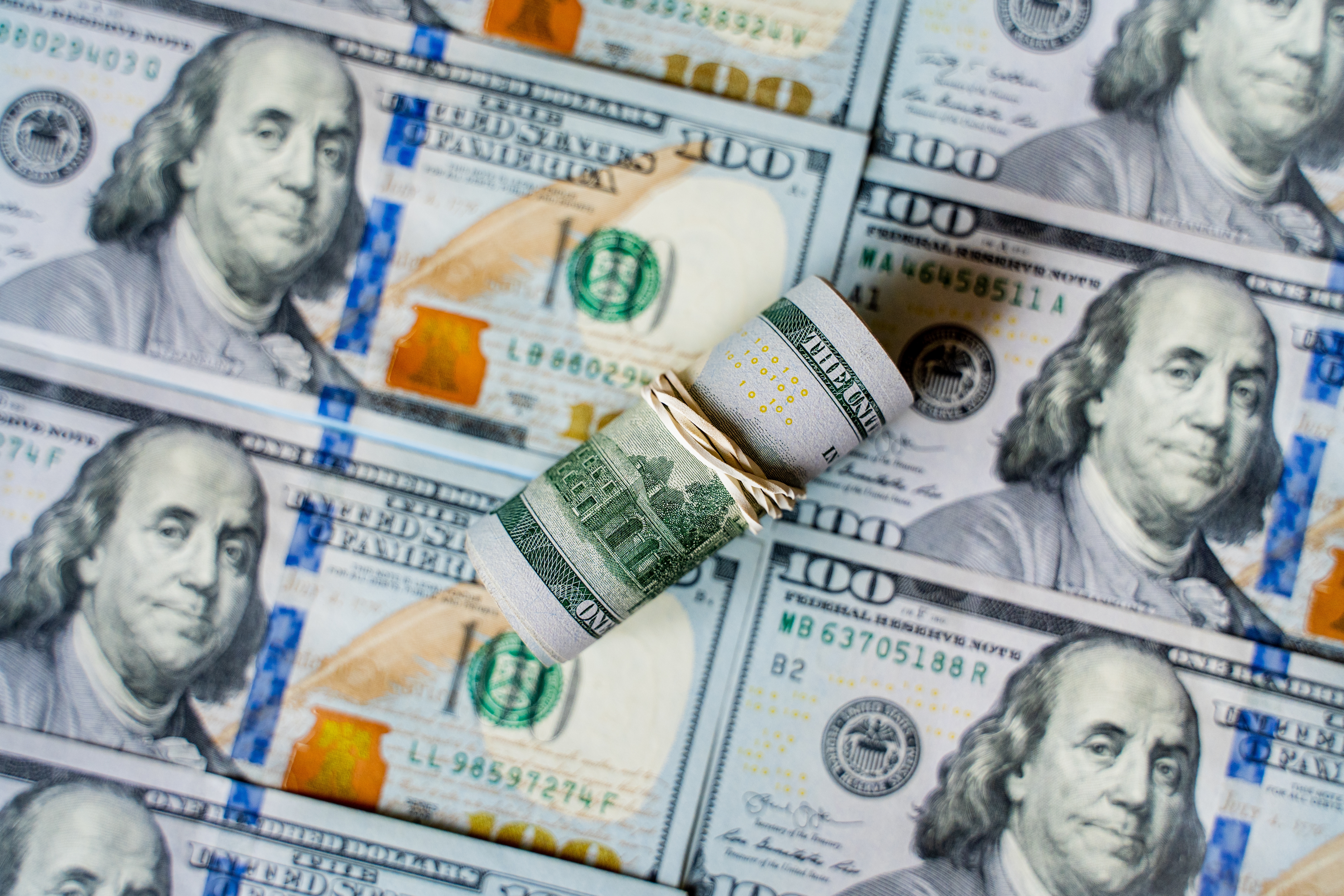 Dollar Strength vs Emerging Markets: EEM vs DXY Technical Analysis